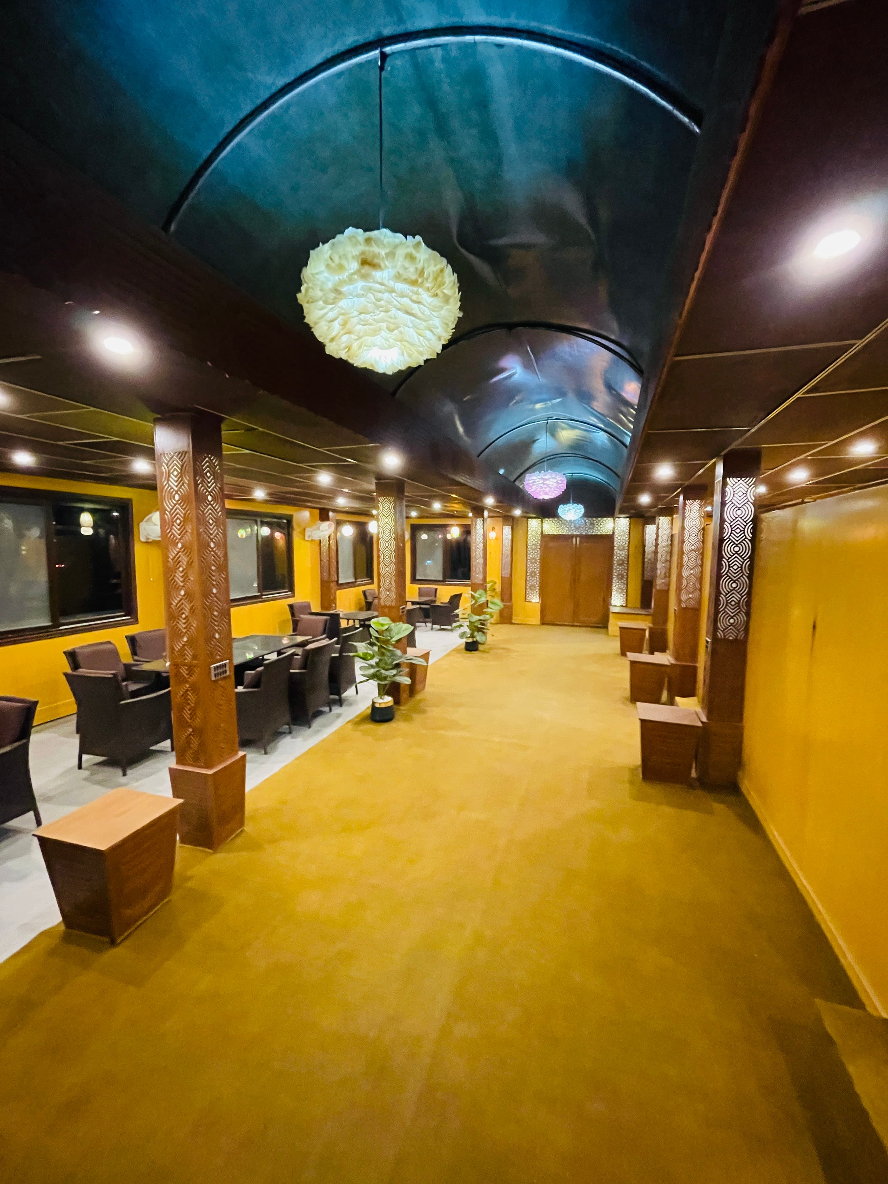 On-site Cafe & Restaurant