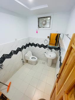 Modern Ensuite Washroom